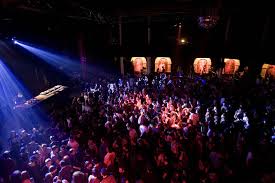 Terrified Concert Goers in Paris Escaping the Bataclan As Shots Are Heard&nbsp;(Video)